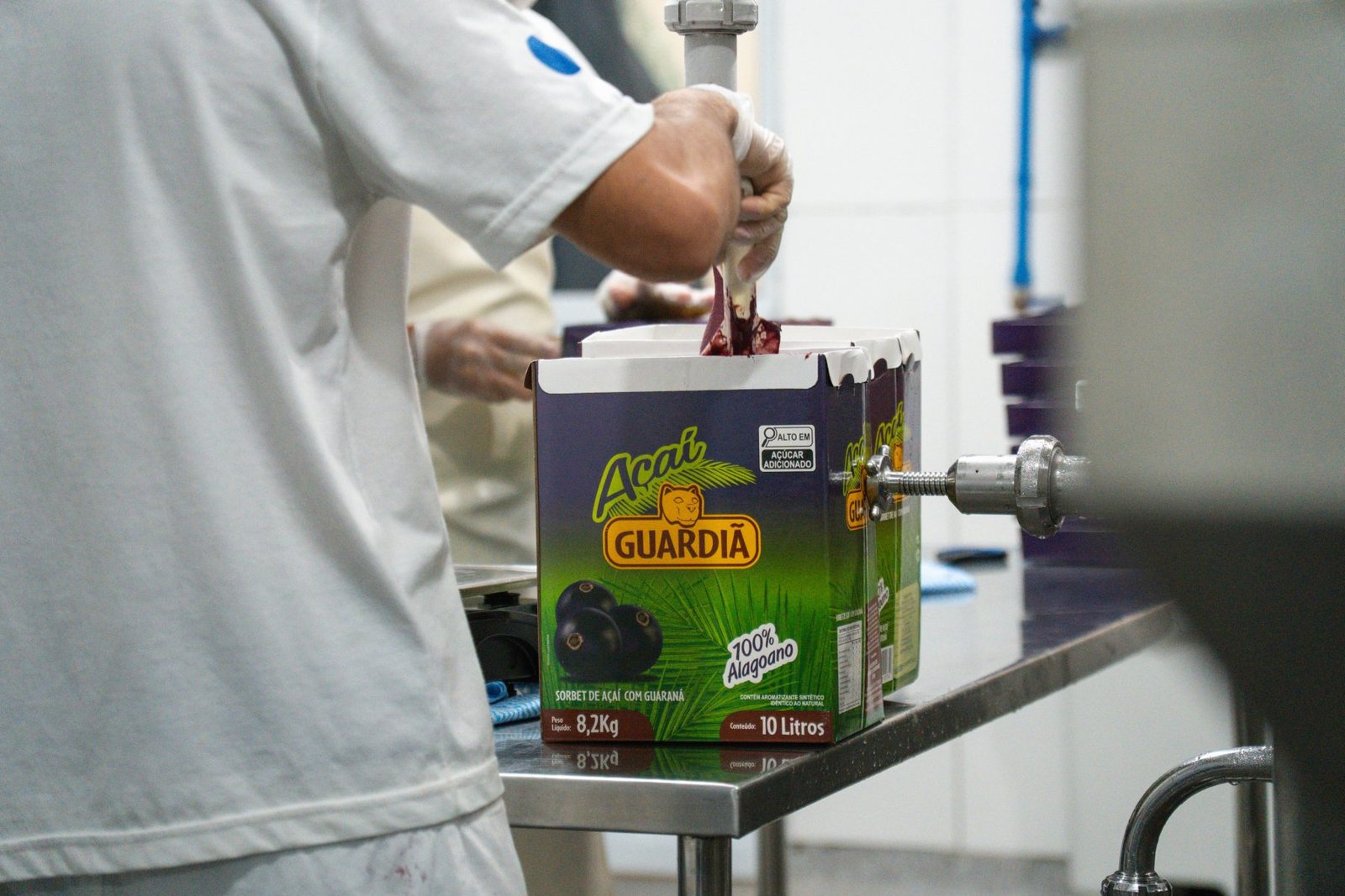 Equipe na linha de produção